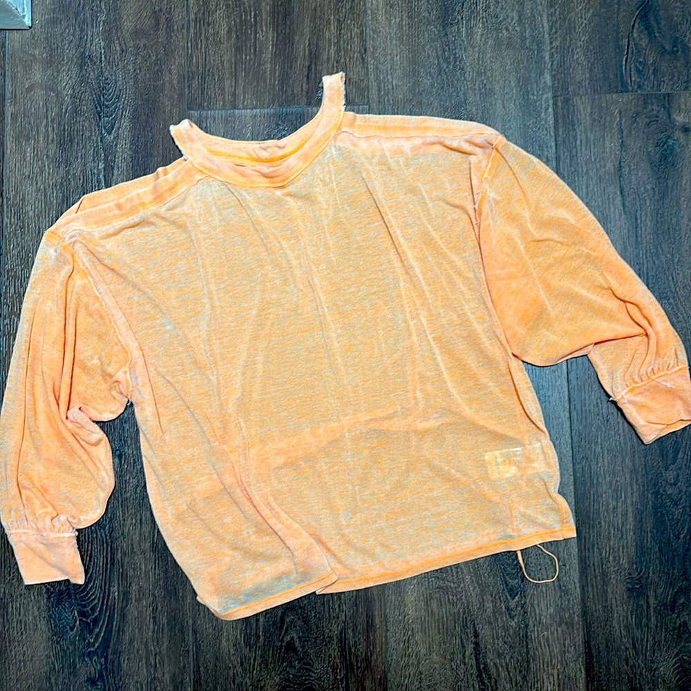 Free People 🎉3/$10 when bundled🎉 
Cold shoulder top